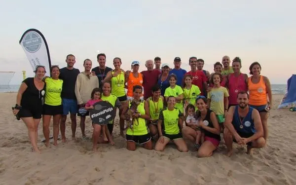 La Monti’s Cup acull 80 participants per retre homenatge als fundadors del Beach Tennis a Torredembarra
