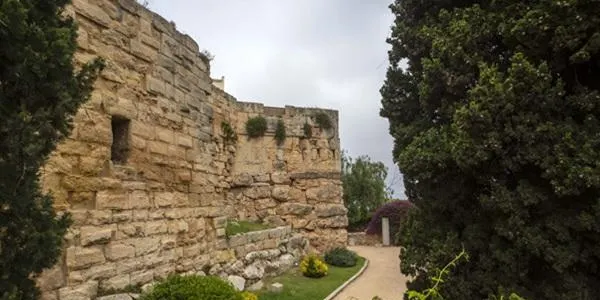 La fiscalia demana més de 8.000 euros als tres acusats de danyar la torre de Minerva de Tarragona