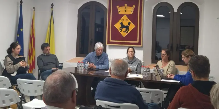 L'Ajuntament de Llobera inicia l'expedient per annexar les masies de Llanera, ara a Torà, al seu municipi