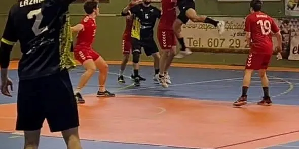 El Club Handbol Cambrils comença la fase d’ascens amb una còmoda victòria davant el Cardedeu