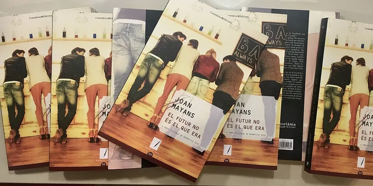 Joan Mayans, escriptor resident a Arenys de Munt, ha presentat per la ràdio la seva primera novel·la, El futur no és el que era.