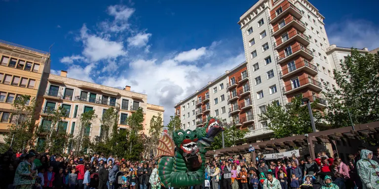 Dracs, llibres i roses tornen a lluir per Sant Jordi