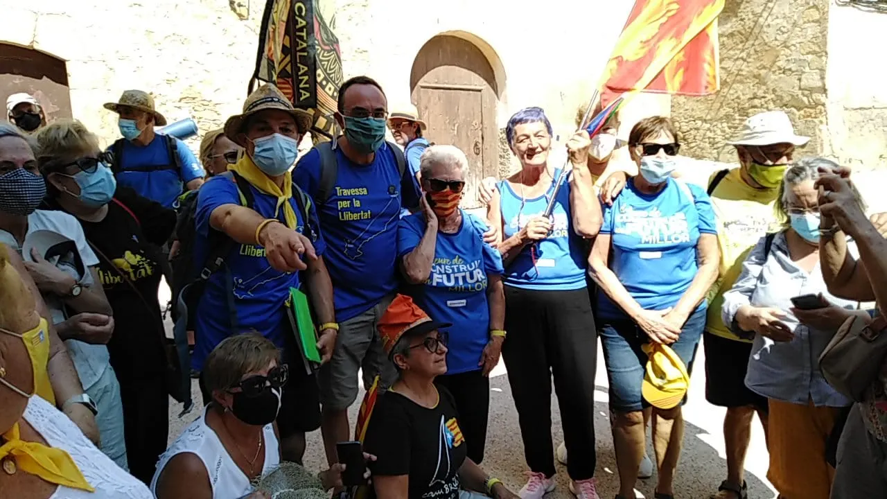Els Avis i Àvies per la Llibertat de Cambrils reben Jordi Turull al seu pas per la Morera de Montsant