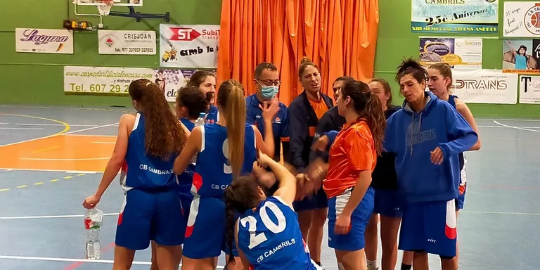 El CB Cambrils perd el primer partit de la temporada davant el Vendrell