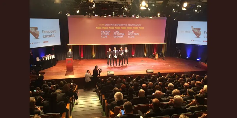 El CF Organyà rep el diploma de Club Centenari