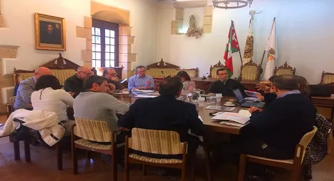 RESPONSABLES DEL PARQUE TECNOLÓGICO DE GIPUZKOA MUESTRAN EL DOCUMENTO PRE-AVANCE DEL PLAN DE COMPATIBILIZACIÓN