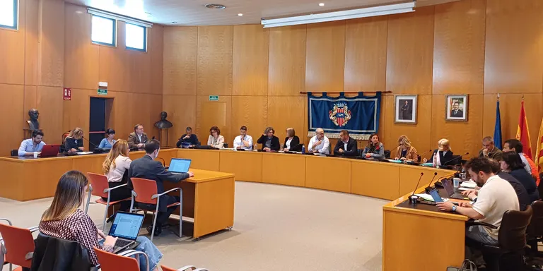 L’Ajuntament de Cambrils sorteja la designació de les persones que compondran les 38 meses electorals el 12M