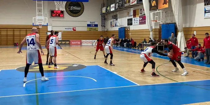 El CB Valls manté el liderat a la Lliga EBA