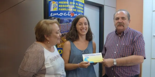 Ràdio Rubí i 747 Viatges entreguen el premi del concurs "La foto del teu estiu"