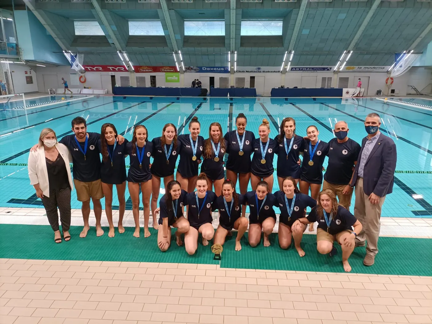 El CN Sabadell femení i CN Barcelona masculí, or als Campionat d’Espanya juvenil