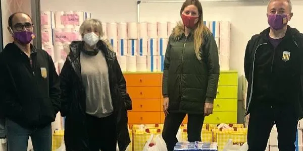 Els Castellers d’Altafulla fan una donació de llet i arròs a Càritas Altafulla per ajudar a les famílies més vulnerables