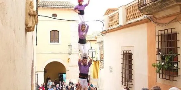 Els Castellers d’Altafulla, a punt per pujar el pilar caminant per les escales
