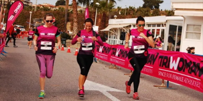 La Triwoman compta amb 300 atletes participants