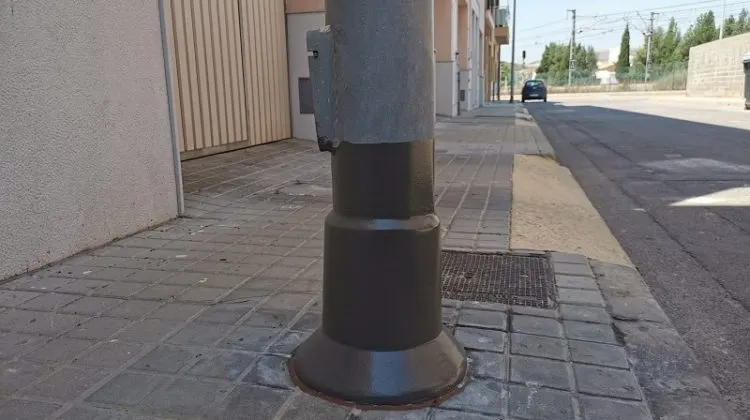 Els orins dels gossos fan malbé 104 fanals del nucli urbà de Caldes