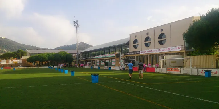 La revista Esportiu Maresme destaca la cardioprotecció de les instal.lacions esportives pinedenques