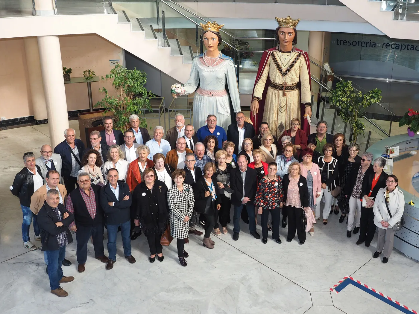 Els cambrilencs i les cambrilenques que celebren els 60 i els 65 anys reben un homenatge de l’Ajuntament