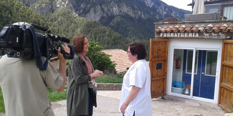 El programa de TV3 'Espai Terra' visita la formatgeria Serrat Gros