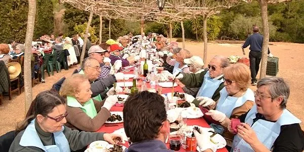 ATECA celebra la tradicional calçotada amb la vista posada en la Setmana Santa i l’estiu