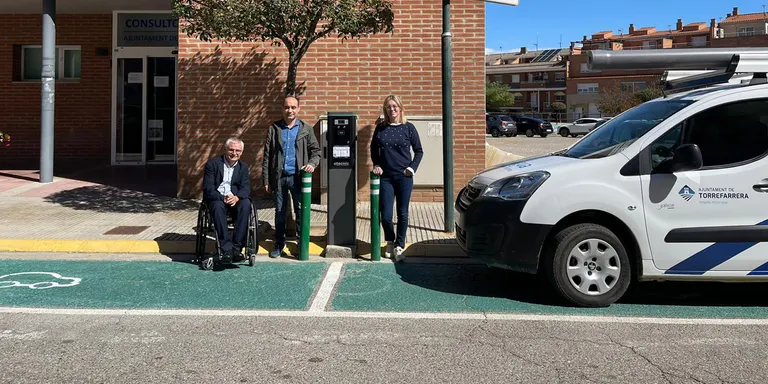 Torrefarrera posa en marxa tres carregadors municipals per a vehicles elèctrics