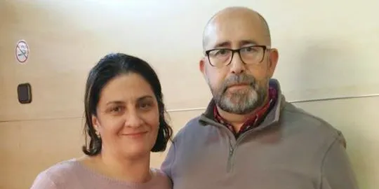 El taxista Antonio Morales fa entrega de 1430 a l'AECC de la recaptació solidària del número 08397