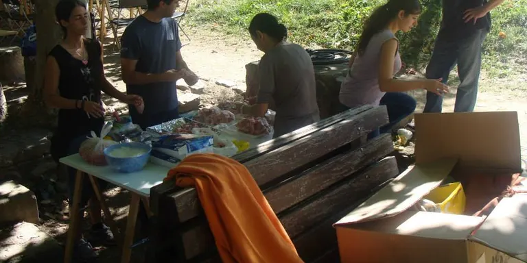 Una vuitantena de persones se sumen a l'arrossada a favor dels animals de l'Alt Urgell i la Cerdanya