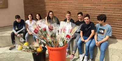 ESPECIAL SANT JORDI: La venda de roses de les escoles