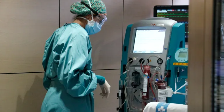 Els hospitals catalans ja superen els 2.000 ingressats per covid