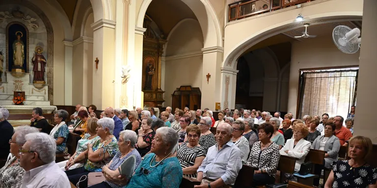 La gent gran del Morell brilla en el seu homenatge