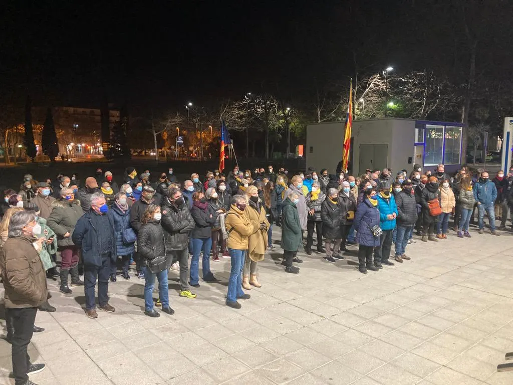 Més de 150 persones es concentren a Cambrils per demanar que s’investiguin els atemptats de 2017