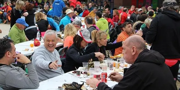 La renovada Marxa dels Castells del Baix Gaià manté l’èxit en la 9a edició