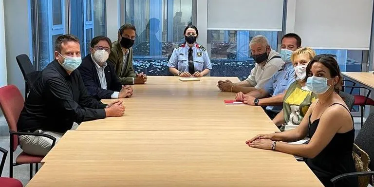 El teixit comercial de Cambrils i Salou i els Mossos es reuneixen per garantir un comerç més segur
