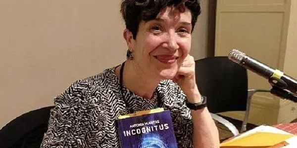 Antonia Huertas presenta la seva novel·la ‘Incognitus. Nos vigilan’ a Altafulla