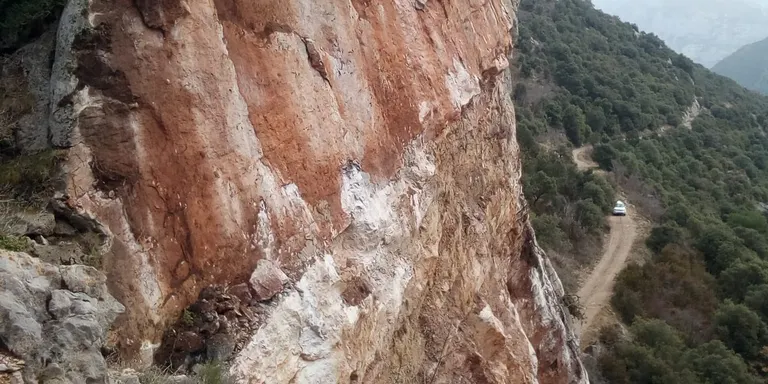 Esllavissada de roques a Montanissell en l'episodi de pluges
