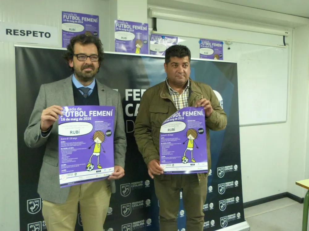 Albert Montull, de la comissió de futbol femení de la FCF (esquerra), i el regidor d'Esports, Juan