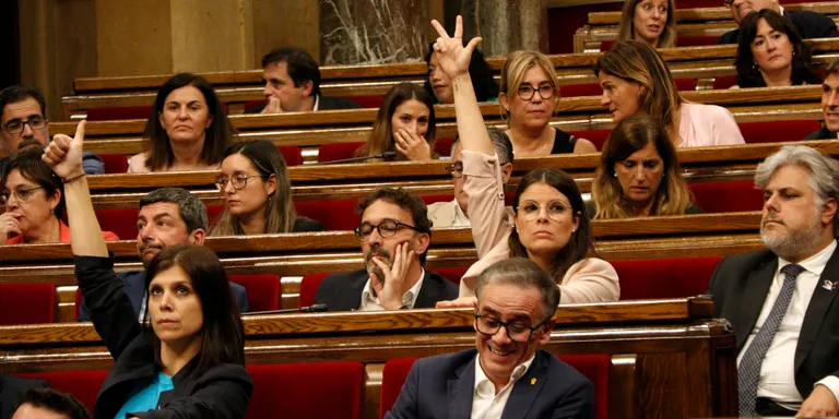 El Parlament rebutja la llei del Pla estadístic amb l'abstenció de Junts i la CUP