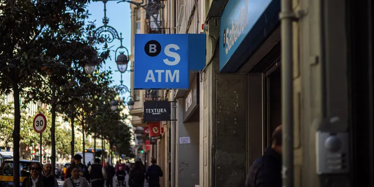 El BBVA admet que una fusió amb el Sabadell comportaria una retallada de plantilla