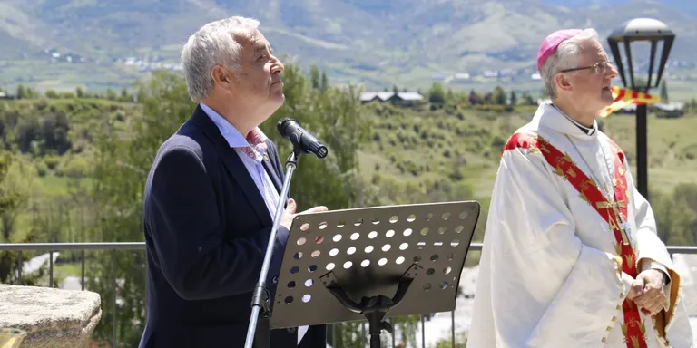 Bolvir inaugura la zona verda de l'antic cementiri al costat de l'església