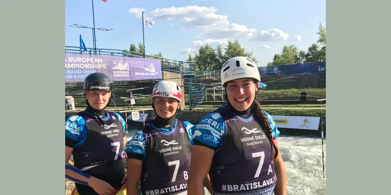 Annebel van der Knijff, Klara Olazabal i Miren Lazkano, campiones d'Europa d'eslàlom en C1 Dones U23