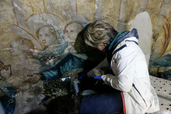 Els treballs de restauració de l'església de St. Llorenç treuen a la llum un dels conjunts murals més destacats de la Cat. Central
