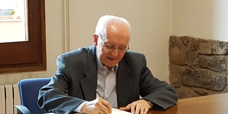 Mossèn Benigne Marquès, distingit amb la Creu de Sant Jordi