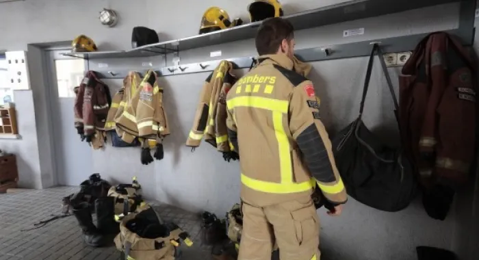 Els Bombers estrenen nous uniformes d’equips de protecció individual