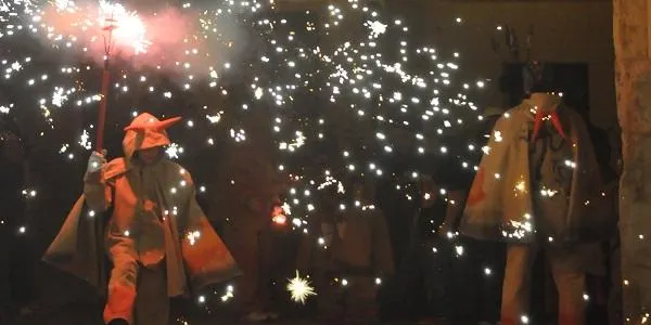 Els versotets del Grup de Diables d’Altafulla Petits clouen un cap de setmana ple d’activitats de Festa Major