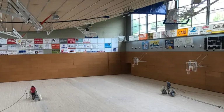 La Seu renova la superfície de la pista del Palau d'Esports