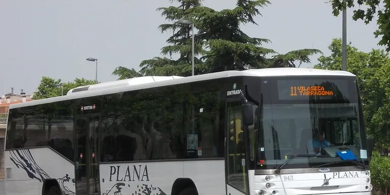 El desmuntatge del pont de la riera d’Alforja obliga a adaptar els horaris i recorreguts dels autobusos