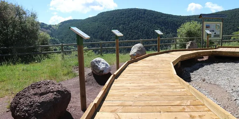 Rubió estrena un jardí de roques per explicar la riquesa geològica del port del Cantó