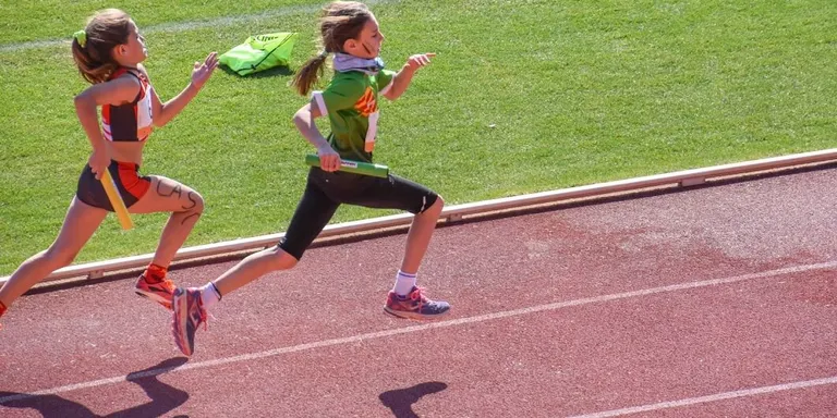 Els Escatxics, al Campionat de Catalunya de relleus i al Cros de Sant Guim de Freixenet
