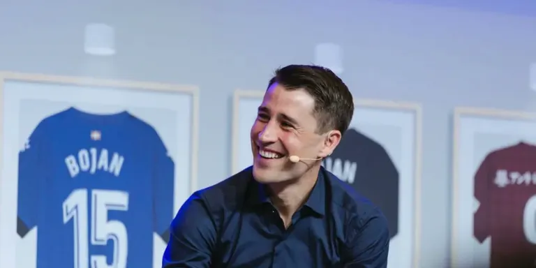 Bojan Krkic es retira en un emotiu homenatge al Camp Nou