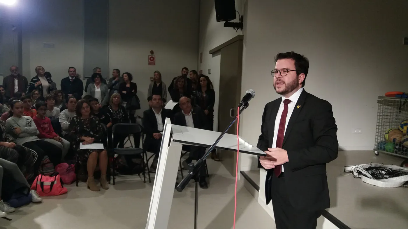 Pere Aragonès: «El compromís de la Generalitat és treballar colze a colze amb l'Ajuntament i la comunitat educativa per construir l'escola de Poblenou»