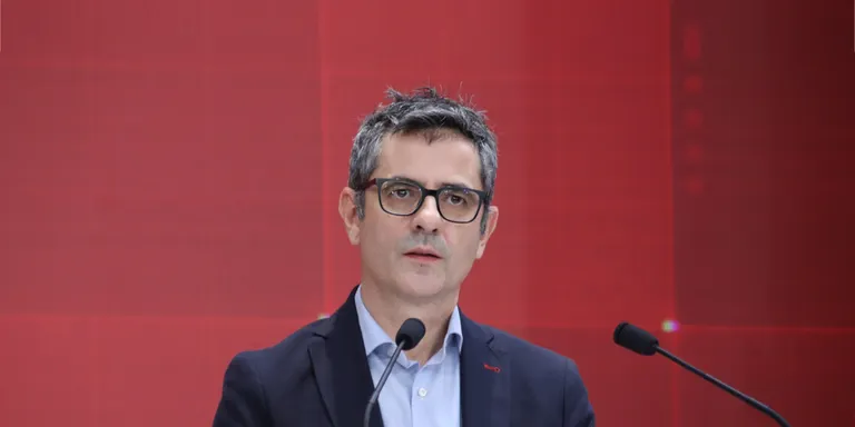 Bolaños diu que la negociació amb Junts per a la investidura de Sánchez "va avançant"