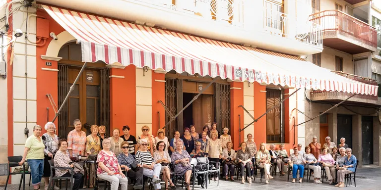 El Grup Cultural Mestresses de Casa celebra el tradicional dinar de La Castanyada
